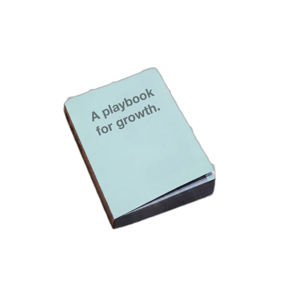 Åben playbook med stigende graf på cream baggrund — Salgsudvikling